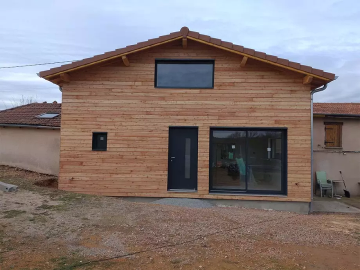 J’assure la solidité et la praticité des fenêtres que je pose.